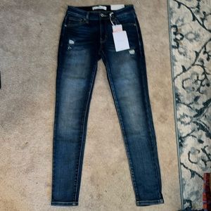 NWT skinny Kancan jeans size 0/23. Fit 25.
